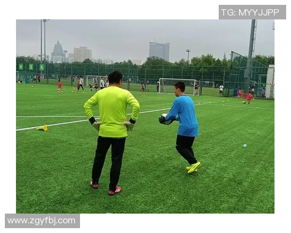 人家足球：探索足球背后的故事与文化魅力，感受运动的激情与团结精神